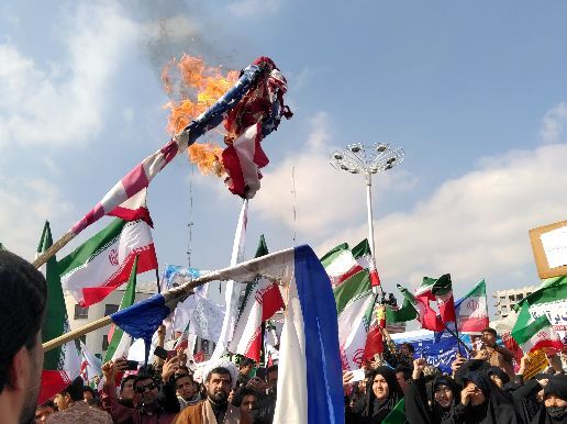  راهپیمایی  روز دانش آموز در مشهد با قلب هایی از جنس عزای حضرت فاطمه (س)