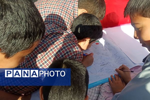 حضور پرشور دانش آموزان دبستان شاهد حیات در راهپیمایی سیزده آبان ۱۴۰۴