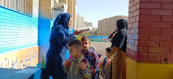 جشن‌شکوفه‌ها در‌ دبستان شهدای گمنام