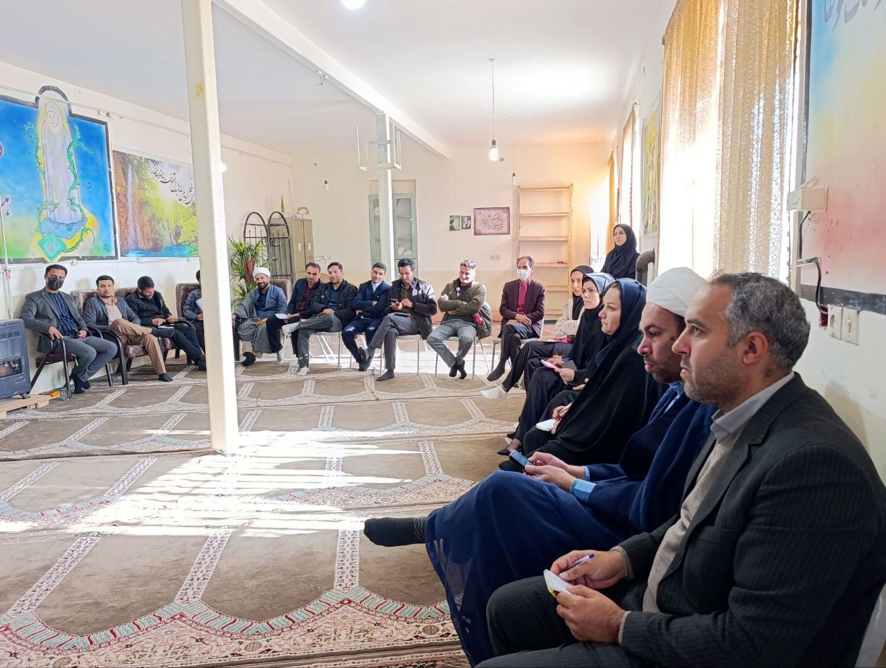 جلسه توانمندسازی معاونین و مربیان پرورشی در محور جنگل شهرستان رشتخوار