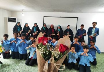 از معلمان دبستان الگوی صالح میناب تجلیل شد