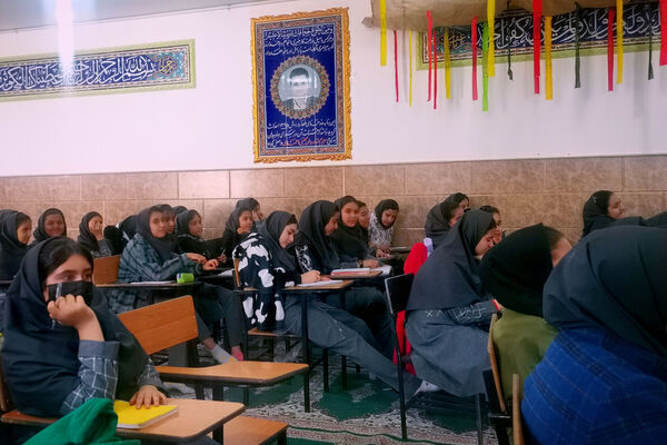 کارگاه خلاقیت و هوش مصنوعی در دبیرستان شهدای آباده