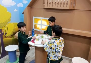 بازدید دانش‌آموزان دبستان پسرانه حضرت جوادالائمه(ع) از مرکز استاندارد یزد