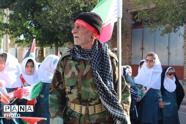 حضور گسترده دانش‌آموزان و مردم در رزمایش جان‌فدا در شهرستان بام و صفی‌ آباد