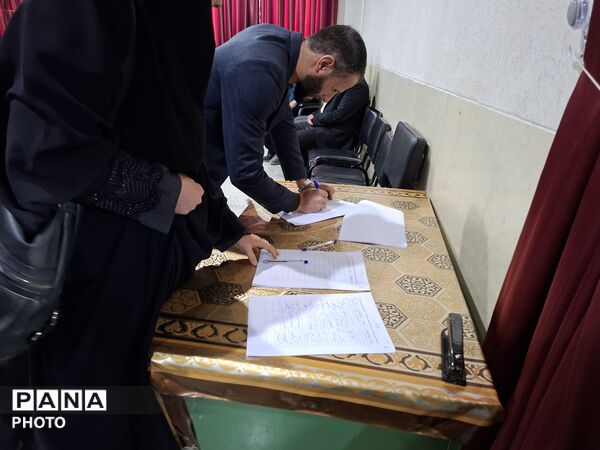 نشست آموزشی و پرورشی مدیرکل آموزش و پرورش استان اصفهان در شهرستان فریدن 