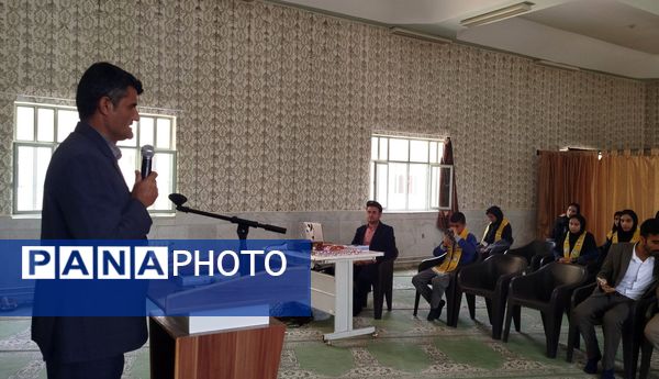 تجلیل از دانش‌آموز خبرنگاران پانا در لردگان