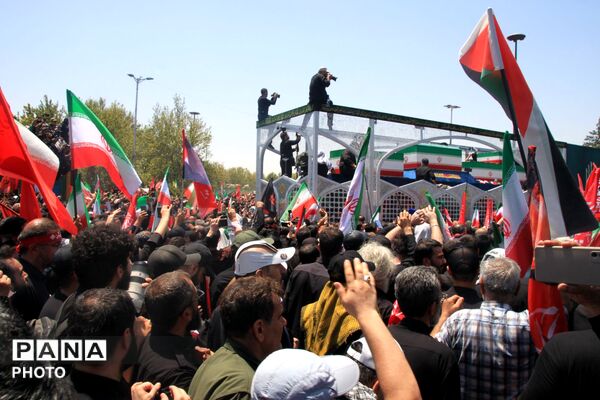 روایت عشق و وفاداری در بدرقه شهدا