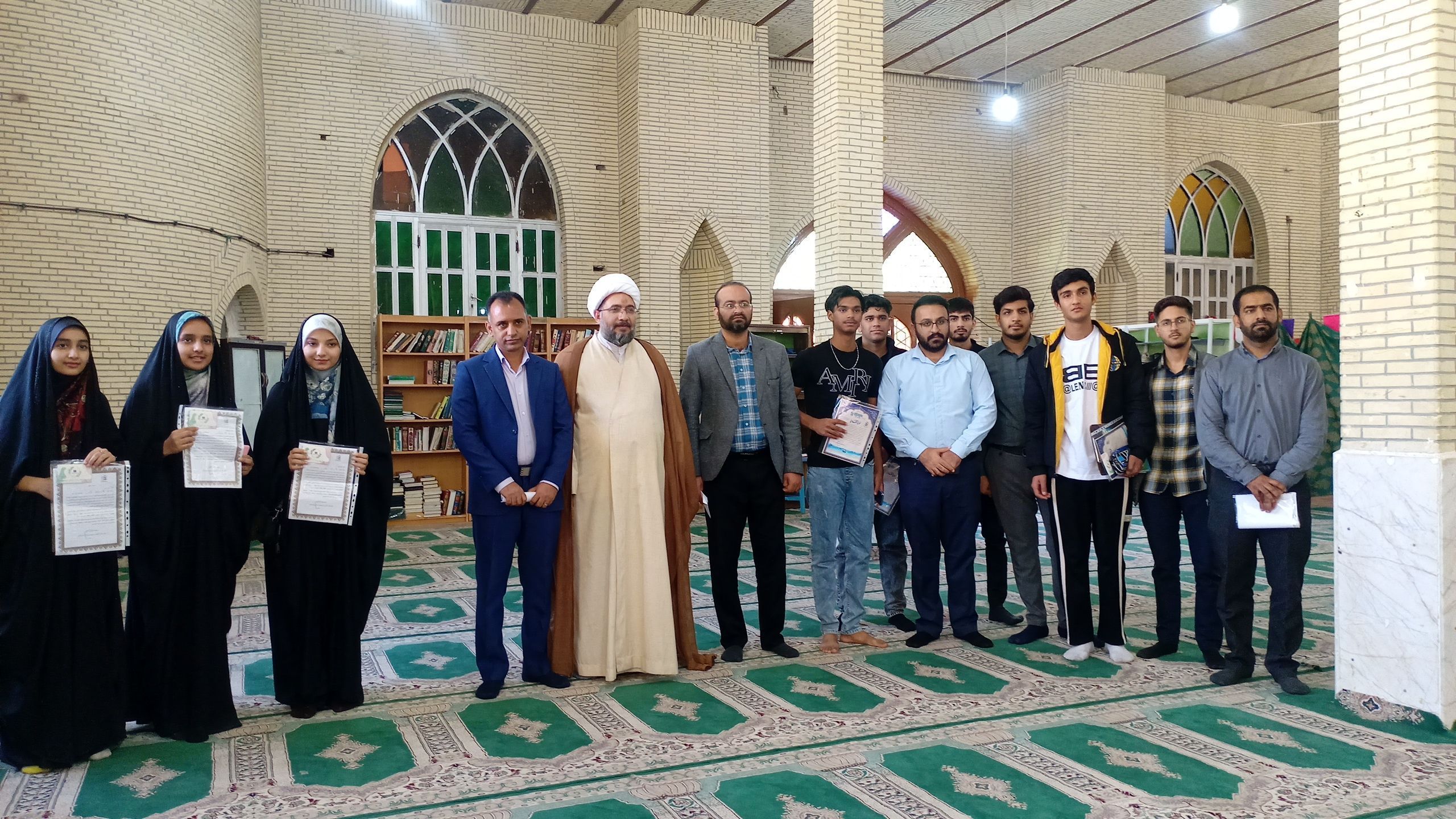 تقدیر از برگزیدگان مسابقات فرهنگی هنری حاجی‌آباد