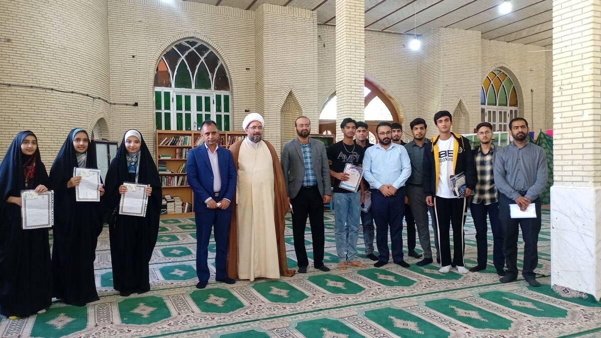 تقدیر از برگزیدگان مسابقات فرهنگی هنری حاجی‌آباد