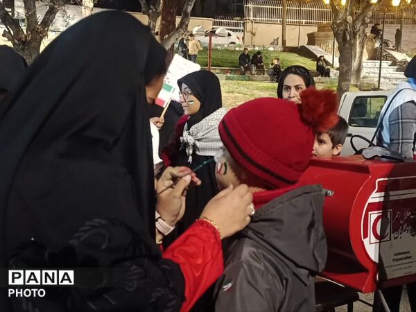 استقرار شبانه امدادگران هلال احمر شهرستان تویسرکان در اجتماعات مردمی