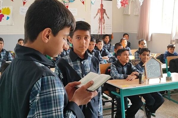 گرامیداشت و یادبود حافظ، شاعر ایرانی در دبستان امام‌حسن مجتبی(ع) رودهن 
