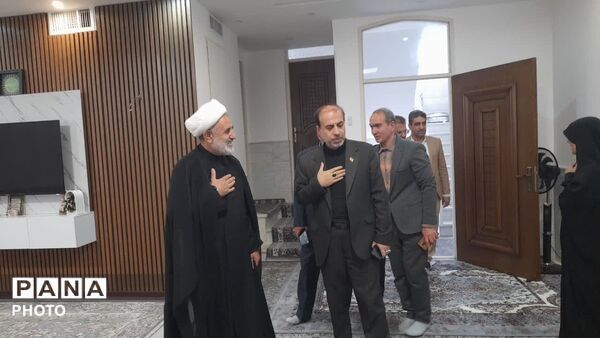 دیدار مسئولان آموزش و پرورش قم با خانواده شهید «حسین نجفی»