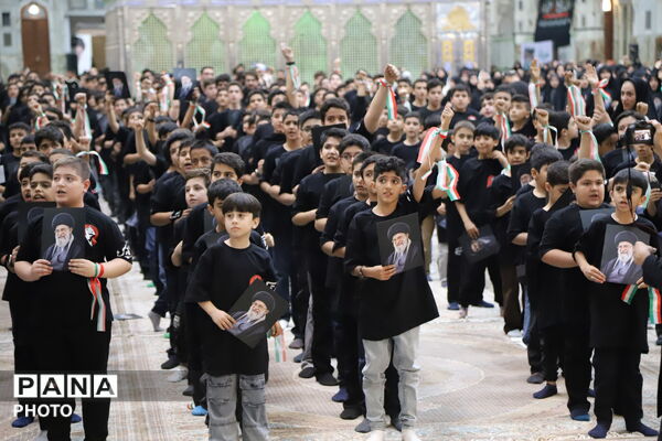 طنین سرود ۳ هزار دانش‌آموز در مرقد مطهر امام خمینی(ره)
