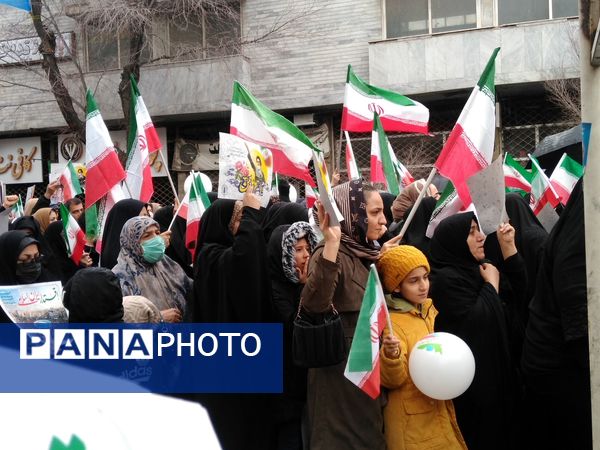 همگام با هم؛ مردم و دانش‌آموزان، شکوه جاودانه ۲۲ بهمن را فریاد می‌زنند