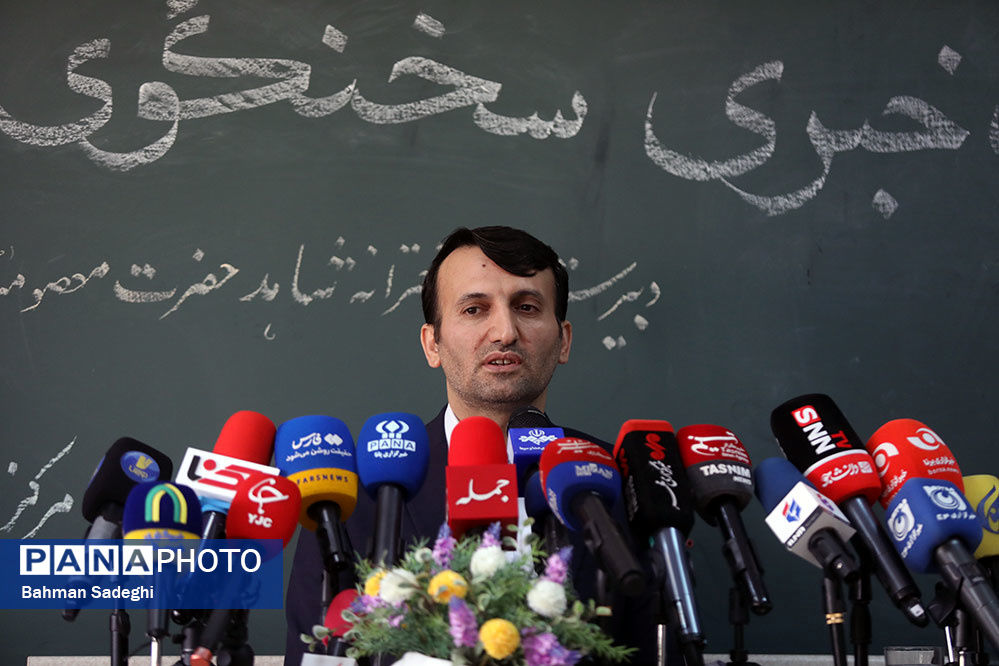 تعیین سهمیه ویژه برای معلمان غیررسمی در آزمون استخدامی/ ظرفیت پذیرش دبیر و آموزگار در سال 1404 چقدر است؟