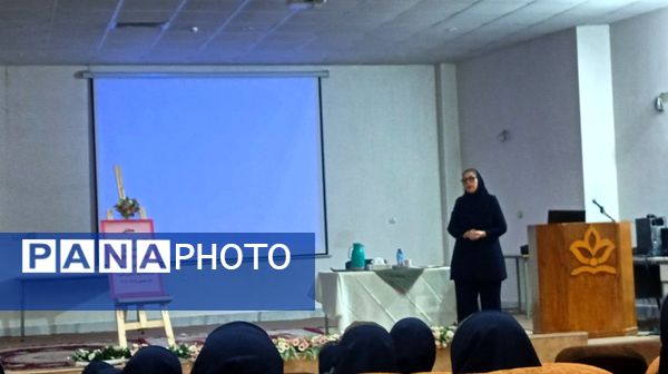 همایش  مدیریت زمان و مهارت تست زنی ویژه دانش آموزان پایه نهم دبیرستان نمونه وکیلی۱۰