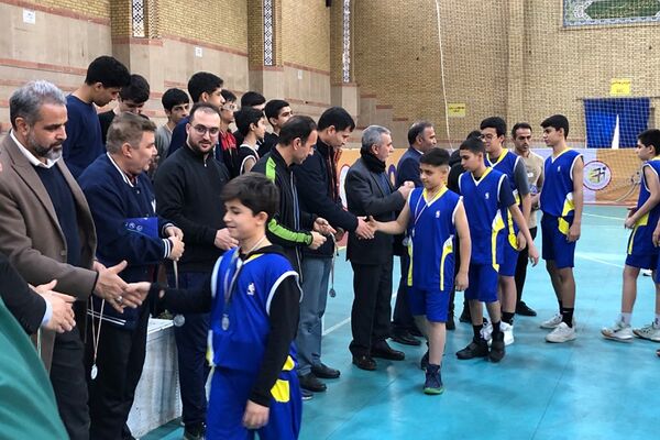مراسم اهدای مدال به برگزیدگان رشته‌های ورزشی بین آموزشگاهی در ناحیه 2 شهرری 