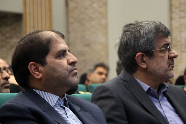 نشست بررسی کتاب همسفر آتش و برف یزد