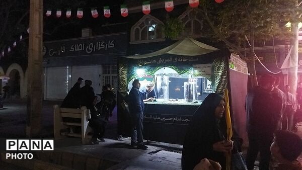 سقاخانه قمر بنی هاشم در پنجاه و سومین شب از اجتماعات مردمی 