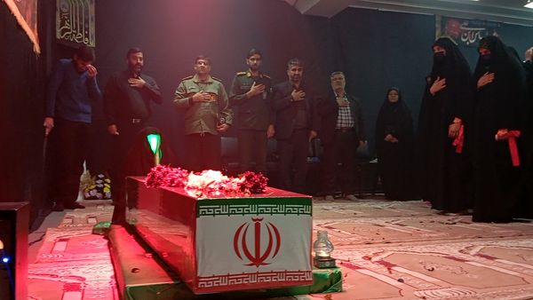 رویداد «لاله‌های روشن» همراه با استقبال از شهید گمنام