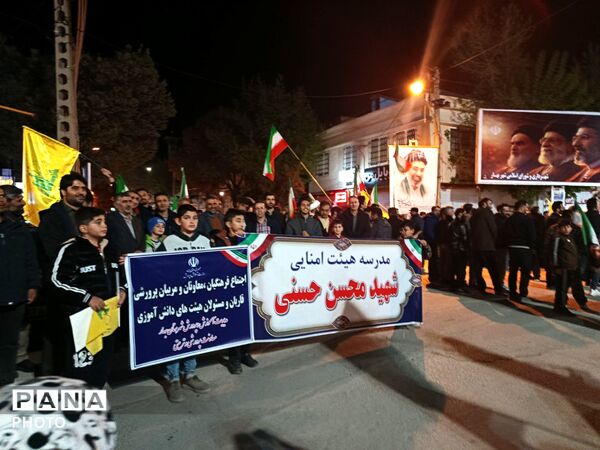 رمز موفقیت پیروزی ایران اتحاد مردم با نیروی مسلح است 