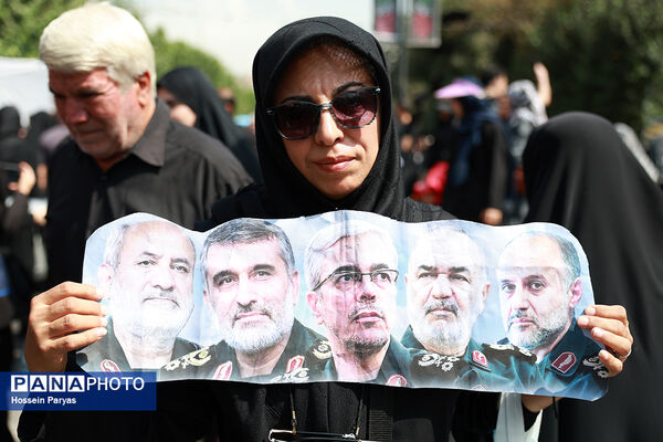 موکب «عشاق‌الحسین» سازمان دانش آموزی در راهپیمایی خانوادگی جاماندگان اربعین حسینی - تهران/ 2