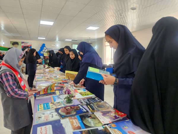 افتتاح نمایشگاه کتاب در کانون‌های فرهنگی‌تربیتی نوخندان