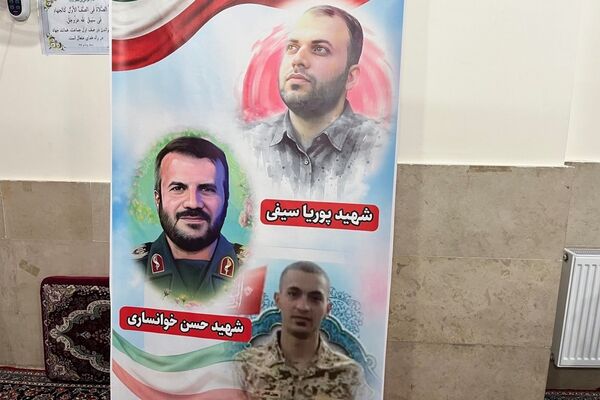 برپایی نماز جماعت همراه با بزرگداشت و تجلیل از مقام‌آوران دانش‌آموزی مدرسه نمونه دولتی ارشاد