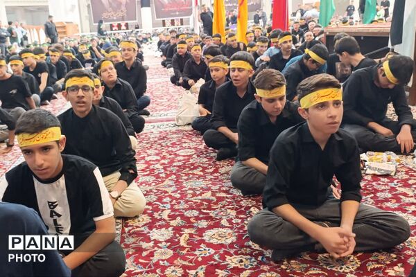 نوجوانان عاشورایی در حرم شاهچراغ(ع) - 1