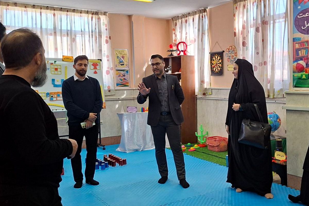 بازدید مسئولان آموزشی مقطع ابتدایی از طرح جابر بن حیان در دبستان ایمان