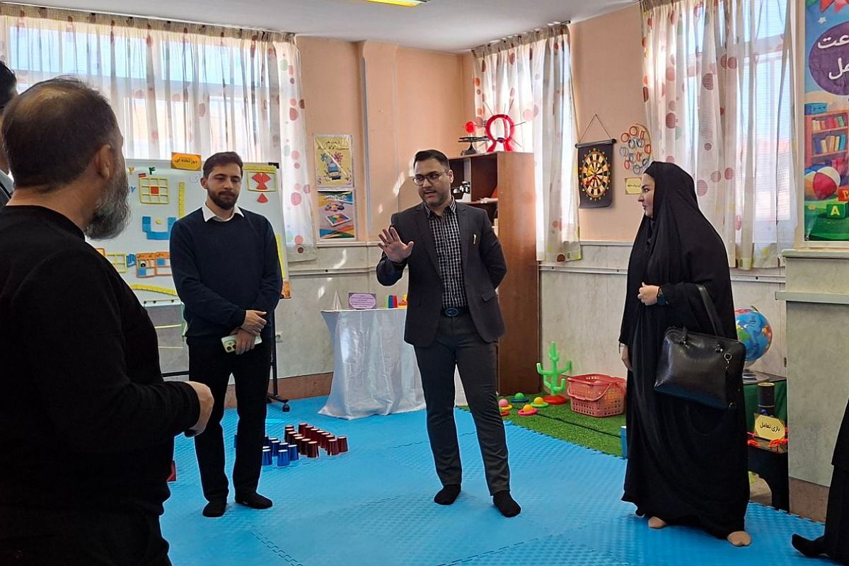 بازدید مسئولان آموزشی مقطع ابتدایی از طرح جابر بن حیان در دبستان ایمان