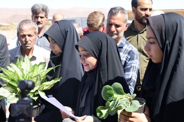 بازدید مدیرکل آموزش و پرورش استان یزد از آموزشگاه شهید نواب صفوی بهاباد