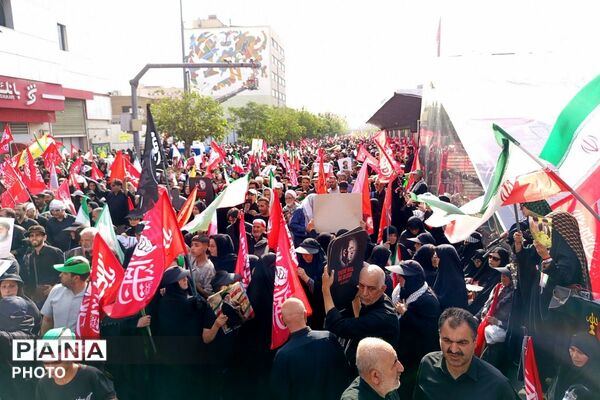  هم صدا با هم در تشییع رهبر شهید