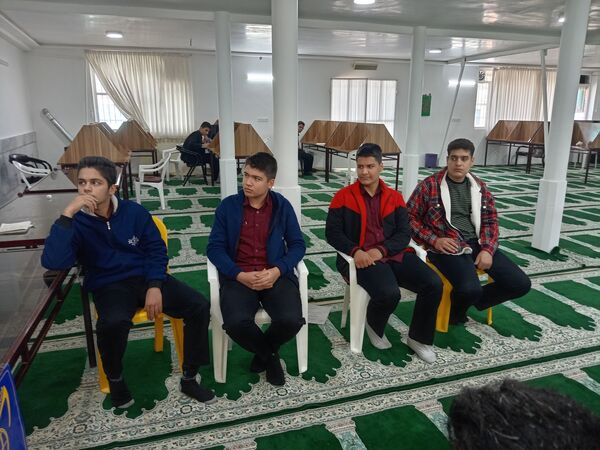 جلسه انجمن اسلامی مدرسه نمونه آیت الله خامنه ای