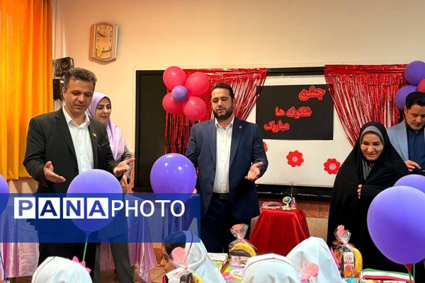 درخشش شکوفه های امید در مدرسه آیت الله خامنه ای 