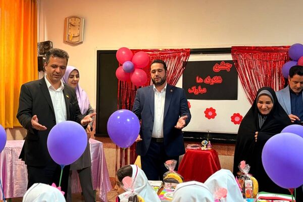 درخشش شکوفه های امید در مدرسه آیت الله خامنه ای 