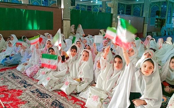 دانش‌آموزان بویین‌زهرایی در جشن روزه‌اولی‌ها از خدای خود تشکر کردند