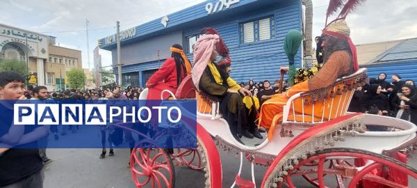 استقبال عزاداران حسینی از کاروان نمادین اسرای کربلا در قم
