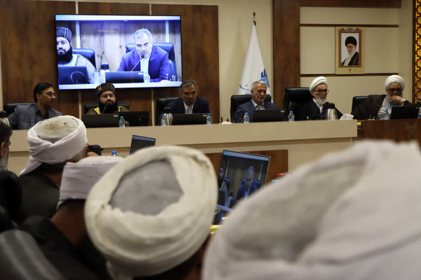 نشست وحدت علمای شیعه و اهل سنت در دانشگاه آزاد اسلامی مشهد 