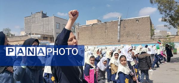 شادی دانش‌آموزان دبستان شهید خلیل طهماسبی مشهد در تحقق وعده صادق