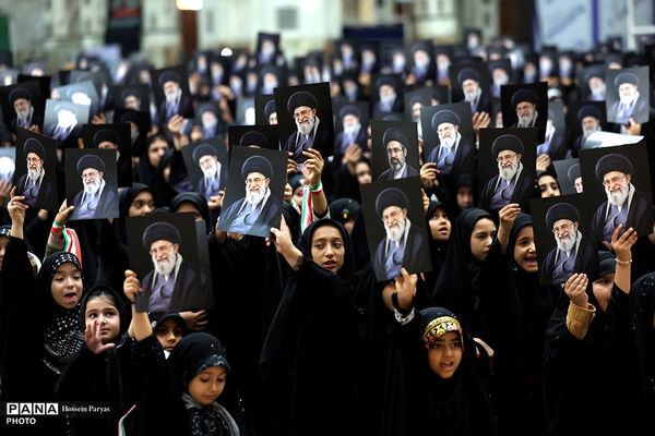 برگزاری همایش بزرگ جمع‌خوانی دانش‌آموزان با اجرای سرود و نوحه حماسی «باید برخاست»