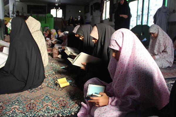 اعتکاف دانش‌آموزی در شهر کرمان