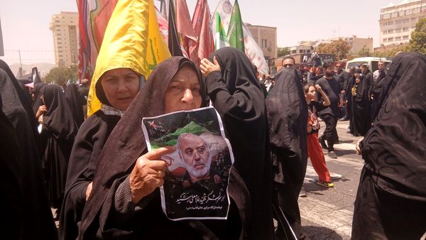 تشییع پیکر مطهر شهید سردار محمد کاظمی و تعدادی از شهدای جنگ تحمیلی در مشهد