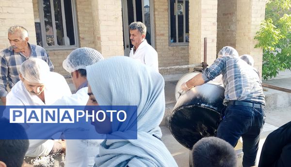 توزیع غذای گرم به‌مناسبت عید سعید غدیر خم در بجنورد
