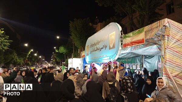 تجمعات شبانه میدان ساعت تبریز