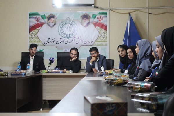 نشست قائم‌مقام سازمان دانش‌آموزی کشور با اعضای سازمان دانش‌آموزی خوزستان