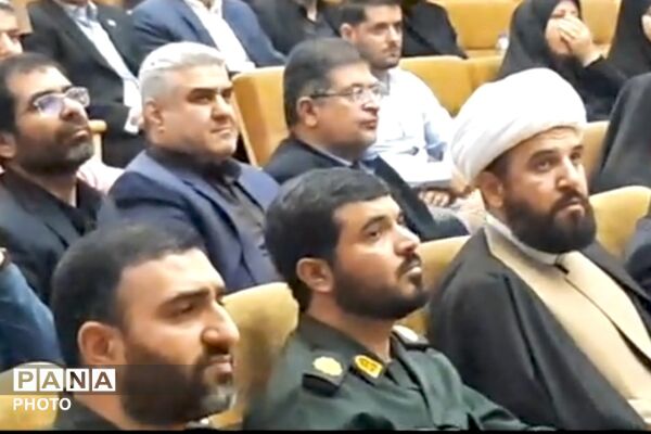 تقدیر از کارمندان نمونه اداره آموزش و پرورش چهاردانگه