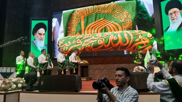 معلم قلب تپنده پایتخت دانایی