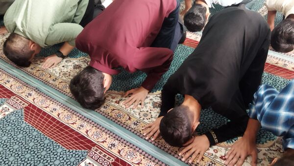 اولین نماز جماعت دبیرستان شاهد ابوذر غفاری در سال تحصیلی جدید 