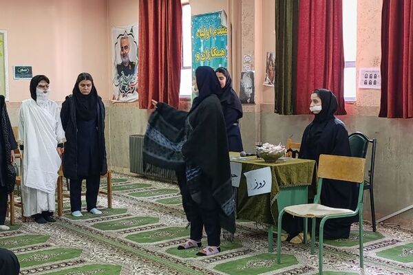 محاکمه سقراط در دبیرستان حضرت رقیه(س) ورامین